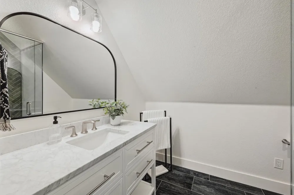 333 Stallion Lane Dripping Springs, TX 78620