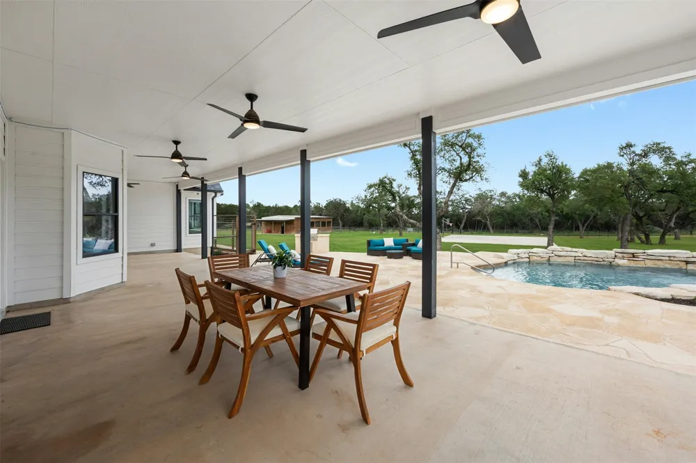 333 Stallion Lane Dripping Springs, TX 78620