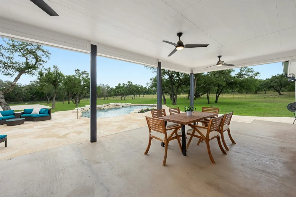 333 Stallion Lane Dripping Springs, TX 78620