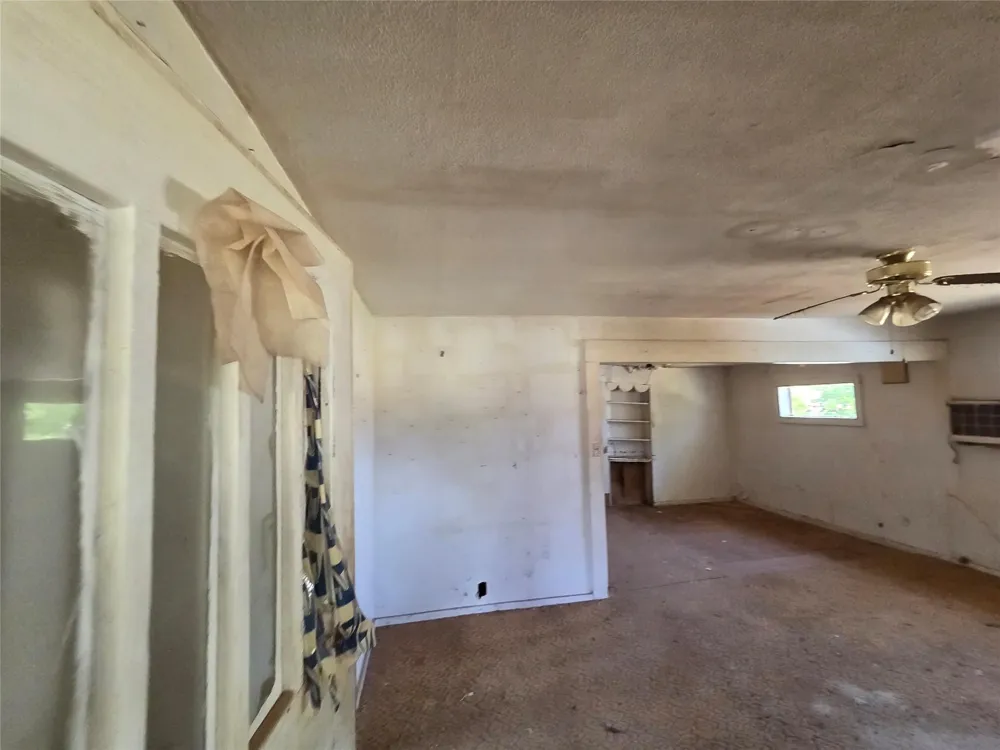 502 E Franklin Avenue Electra, TX 76360