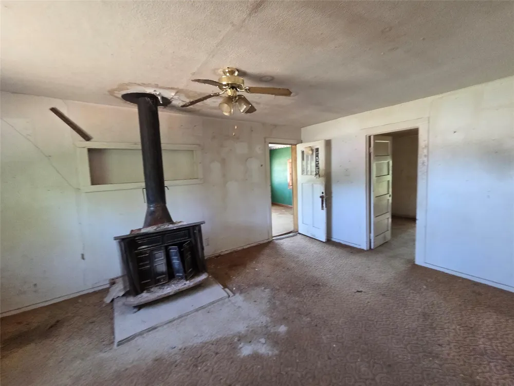 502 E Franklin Avenue Electra, TX 76360