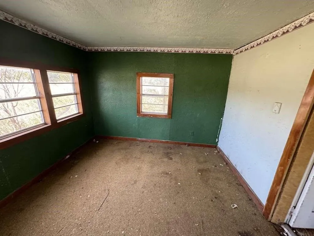 502 E Franklin Avenue Electra, TX 76360