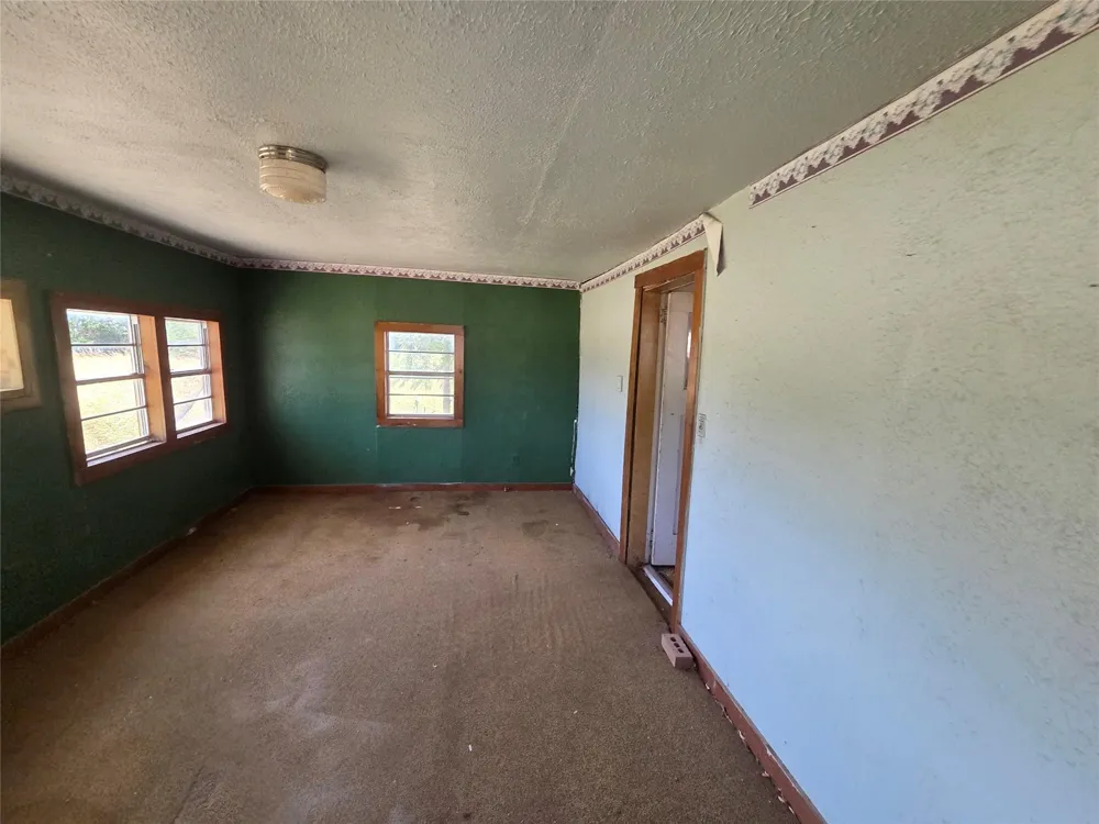 502 E Franklin Avenue Electra, TX 76360