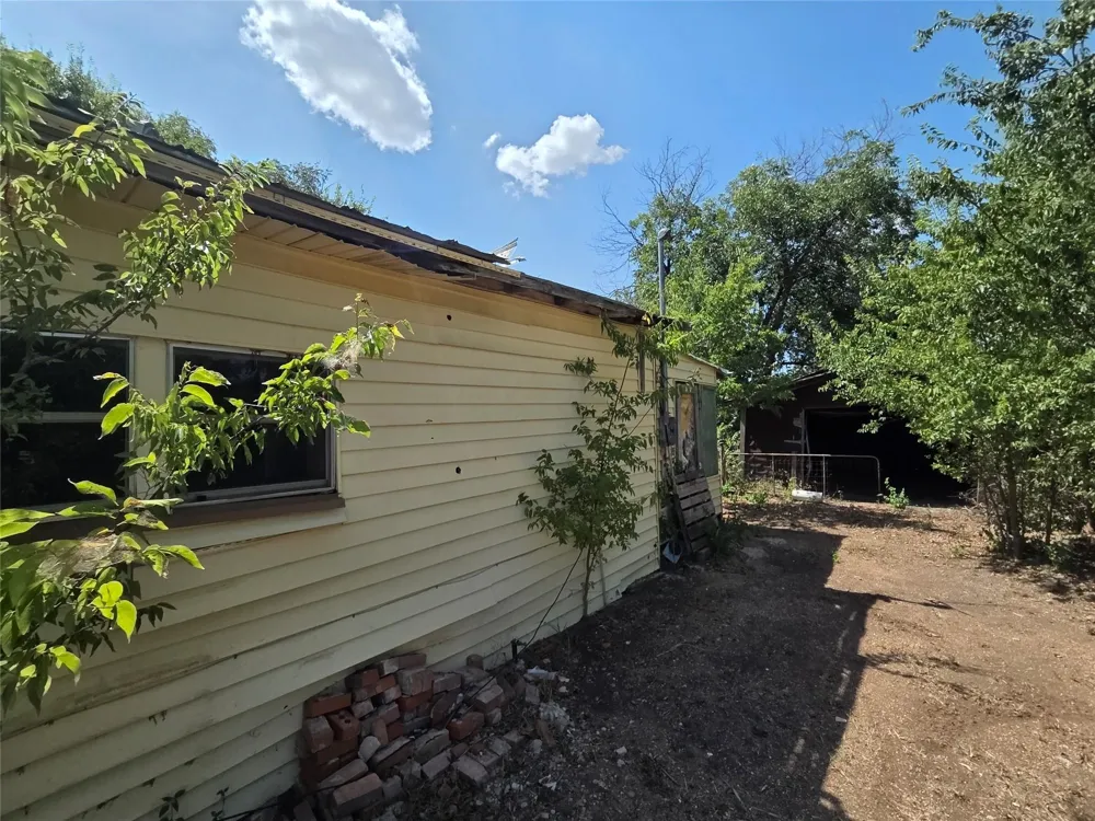 502 E Franklin Avenue Electra, TX 76360