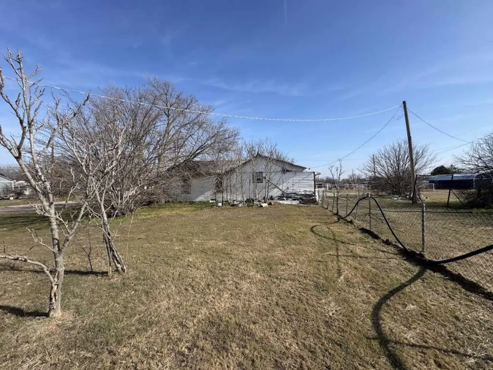 510 E Franklin Avenue Electra, TX 76360