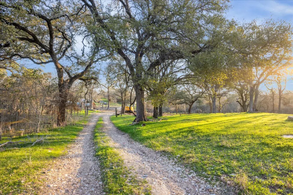 4975 E Highway 71 Highway E Del Valle, TX 78617