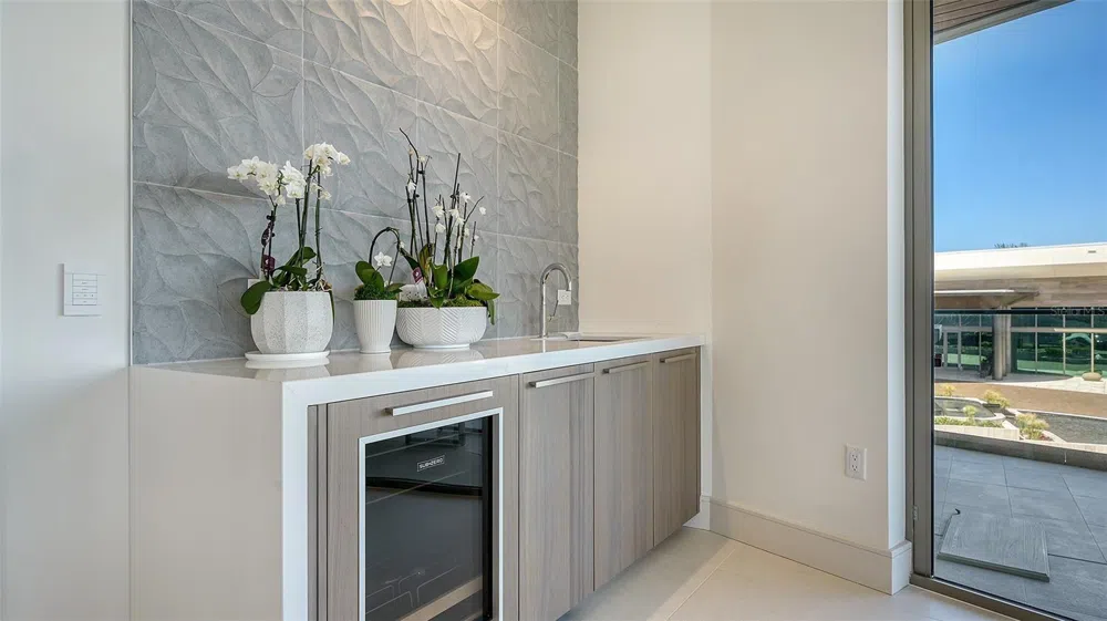 1591 GULF OF MEXICO DRIVE #313 Longboat Key, FL 34228