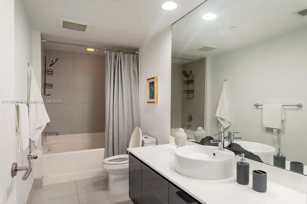 31 SE 6th St #1601 Miami, FL 33131