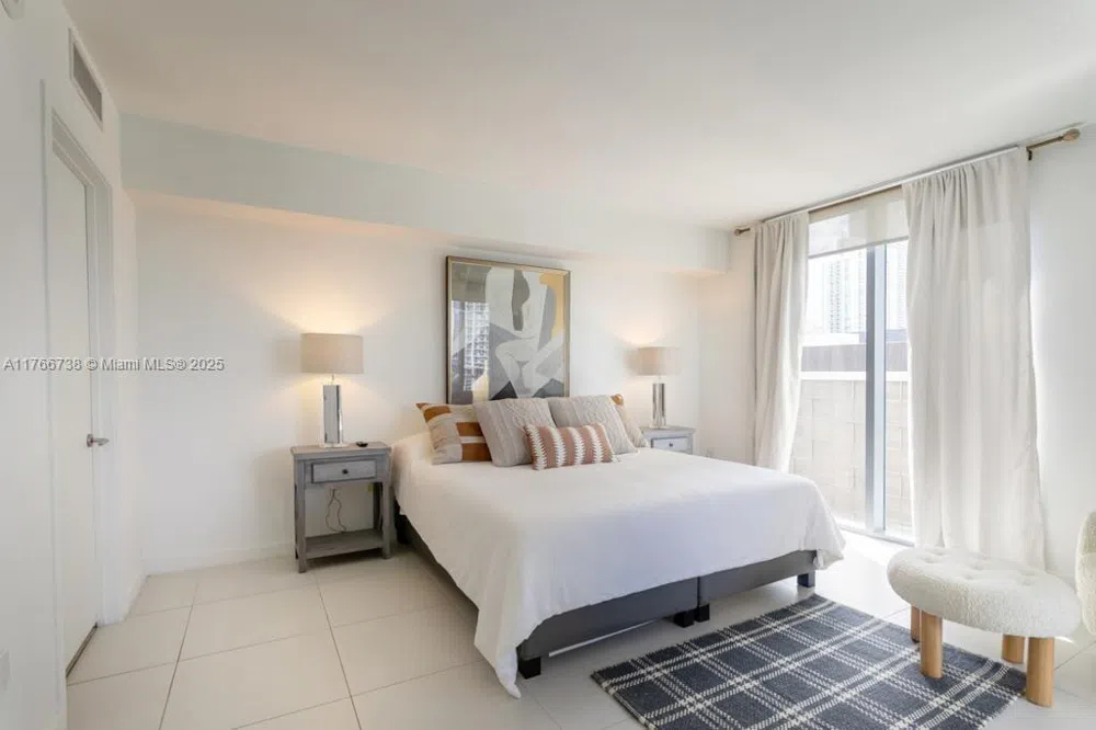 31 SE 6th St #1601 Miami, FL 33131