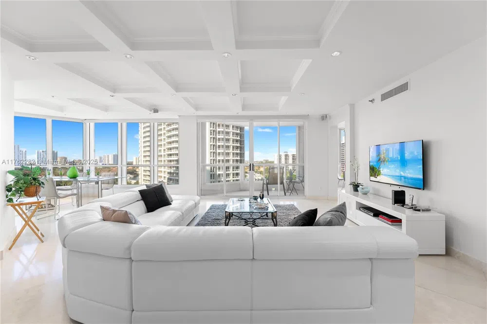 21150 Point Pl #1102 Aventura, FL 33180