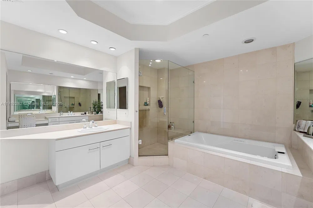 21150 Point Pl #1102 Aventura, FL 33180