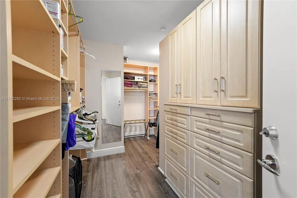 21150 Point Pl #1102 Aventura, FL 33180
