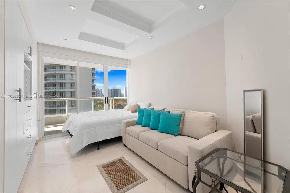 21150 Point Pl #1102 Aventura, FL 33180