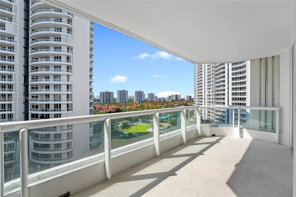 21150 Point Pl #1102 Aventura, FL 33180