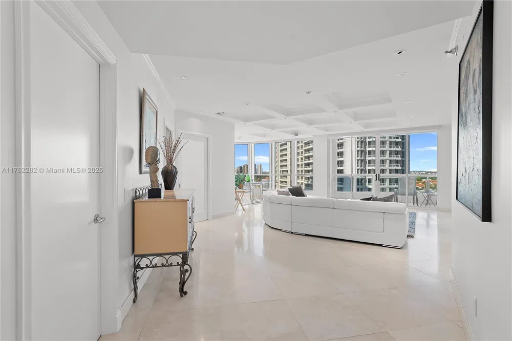 21150 Point Pl #1102 Aventura, FL 33180