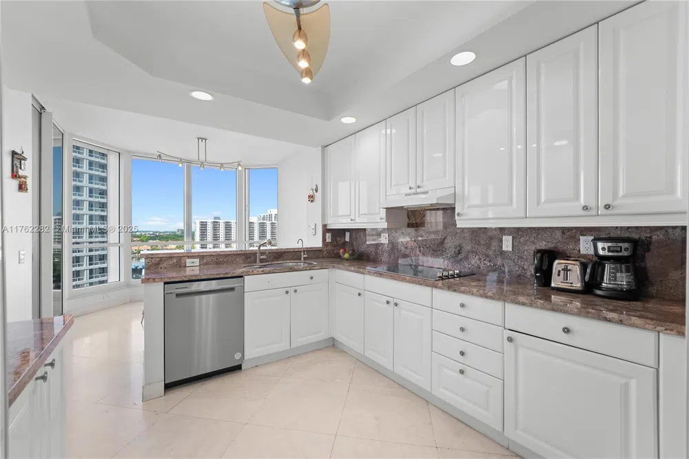 21150 Point Pl #1102 Aventura, FL 33180