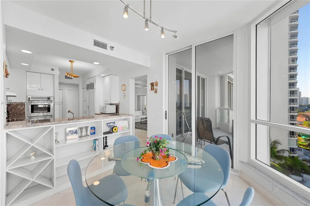 21150 Point Pl #1102 Aventura, FL 33180