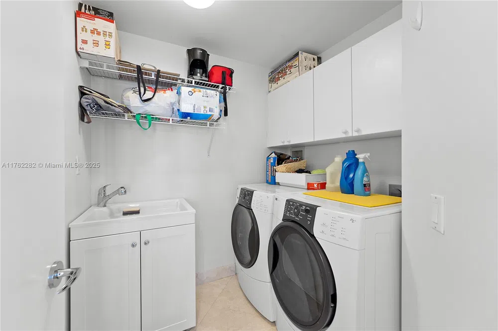 21150 Point Pl #1102 Aventura, FL 33180