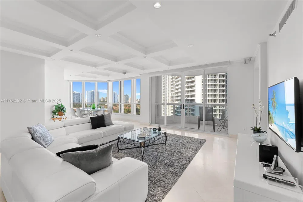 21150 Point Pl #1102 Aventura, FL 33180