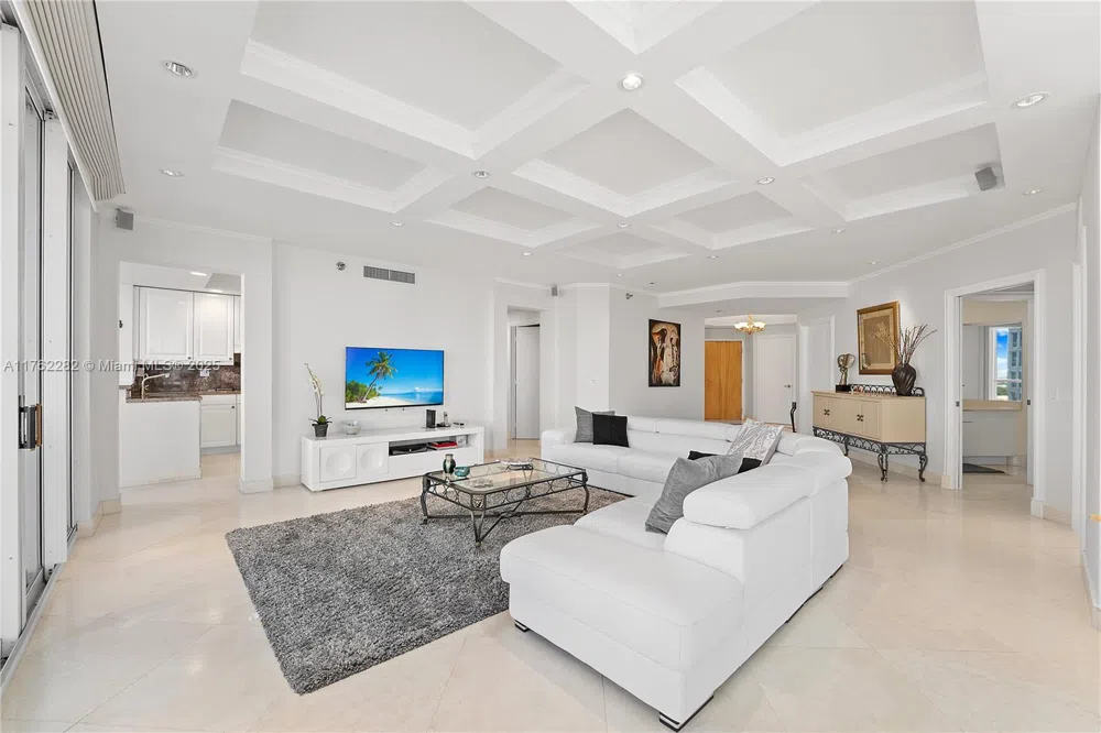 21150 Point Pl #1102 Aventura, FL 33180