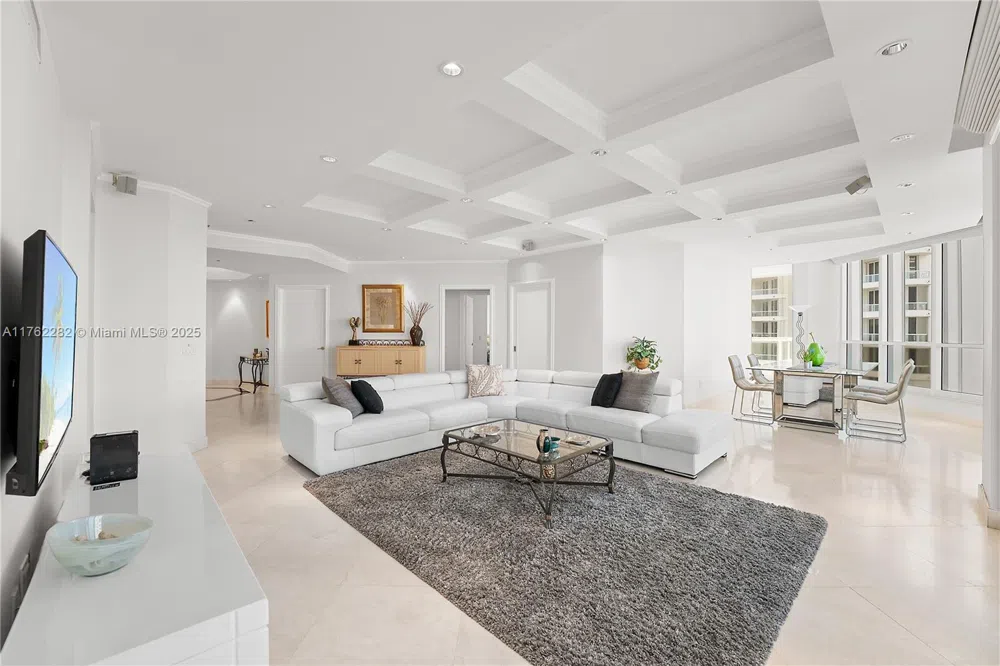 21150 Point Pl #1102 Aventura, FL 33180
