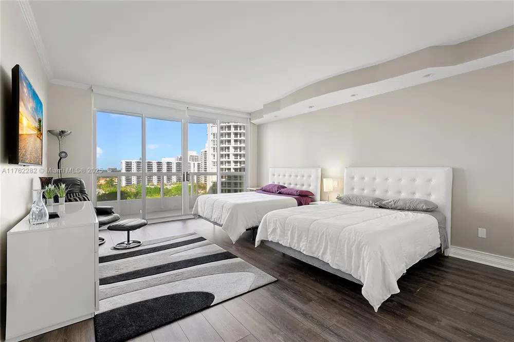 21150 Point Pl #1102 Aventura, FL 33180