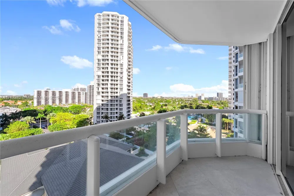 21150 Point Pl #1102 Aventura, FL 33180