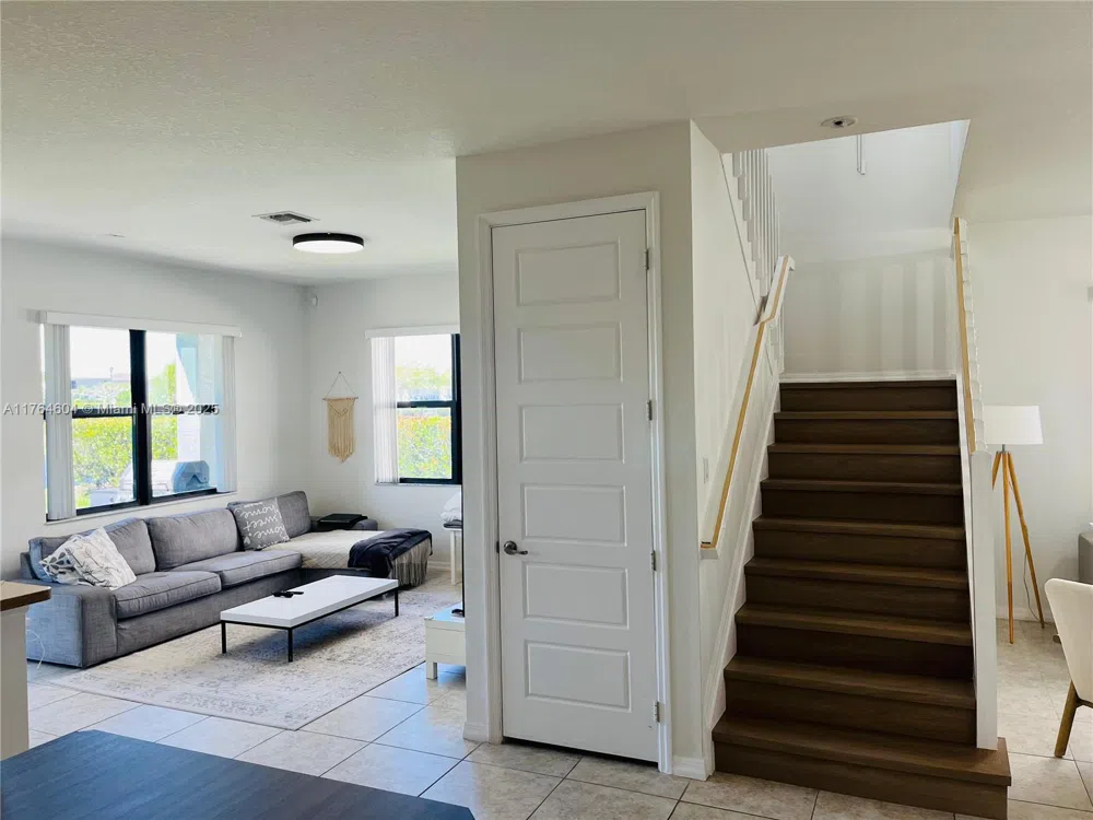 616 NE 193rd St Miami, FL 33179