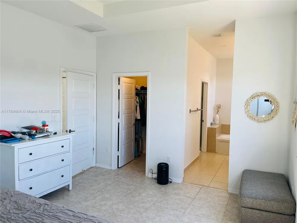 616 NE 193rd St Miami, FL 33179