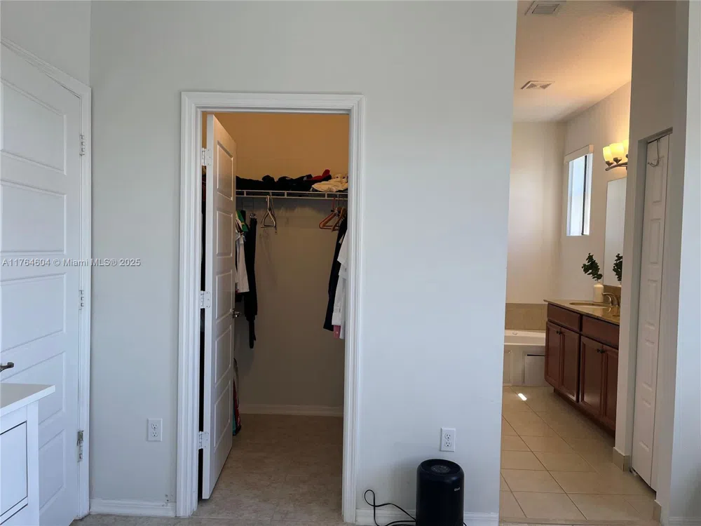 616 NE 193rd St Miami, FL 33179