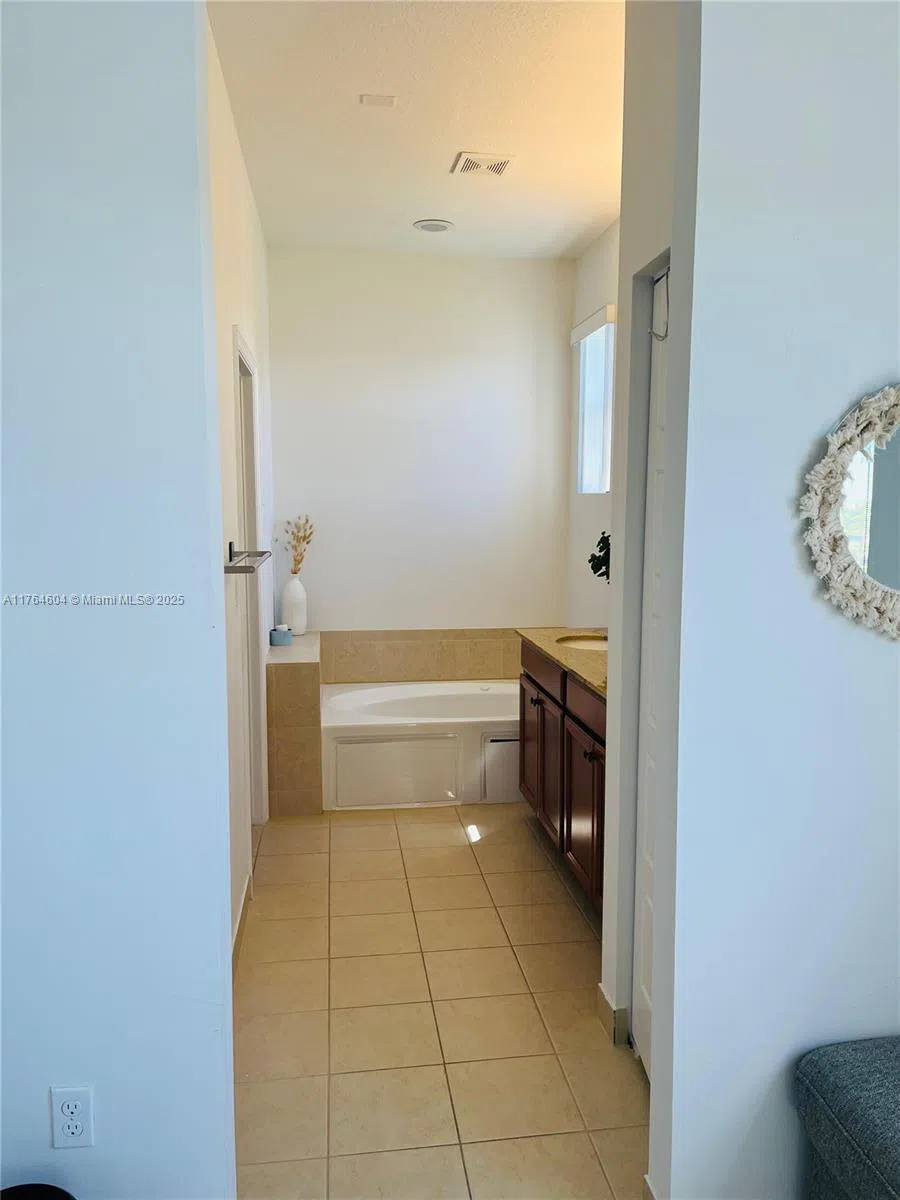 616 NE 193rd St Miami, FL 33179