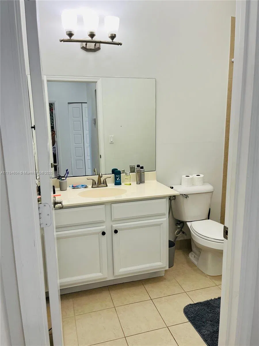 616 NE 193rd St Miami, FL 33179