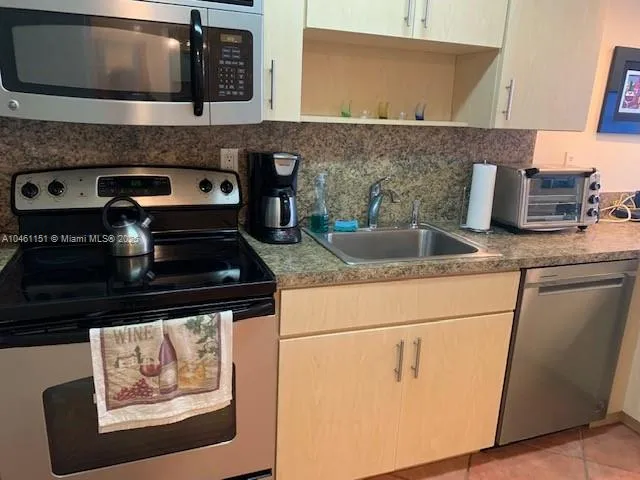 100 Lincoln Rd #1129 Miami Beach, FL 33139
