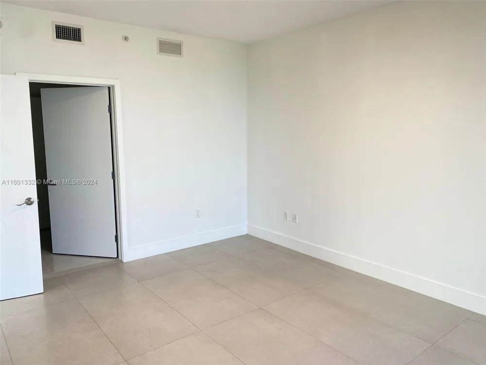 16385 Biscayne Blvd #2421 North Miami Beach, FL 33160