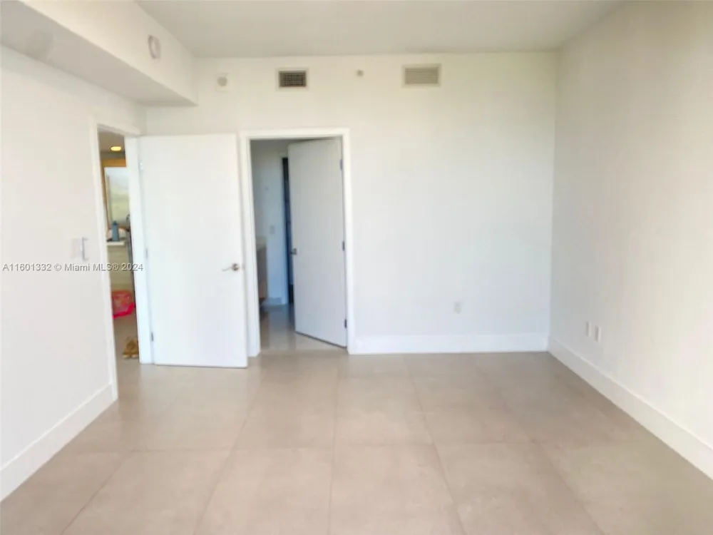 16385 Biscayne Blvd #2421 North Miami Beach, FL 33160