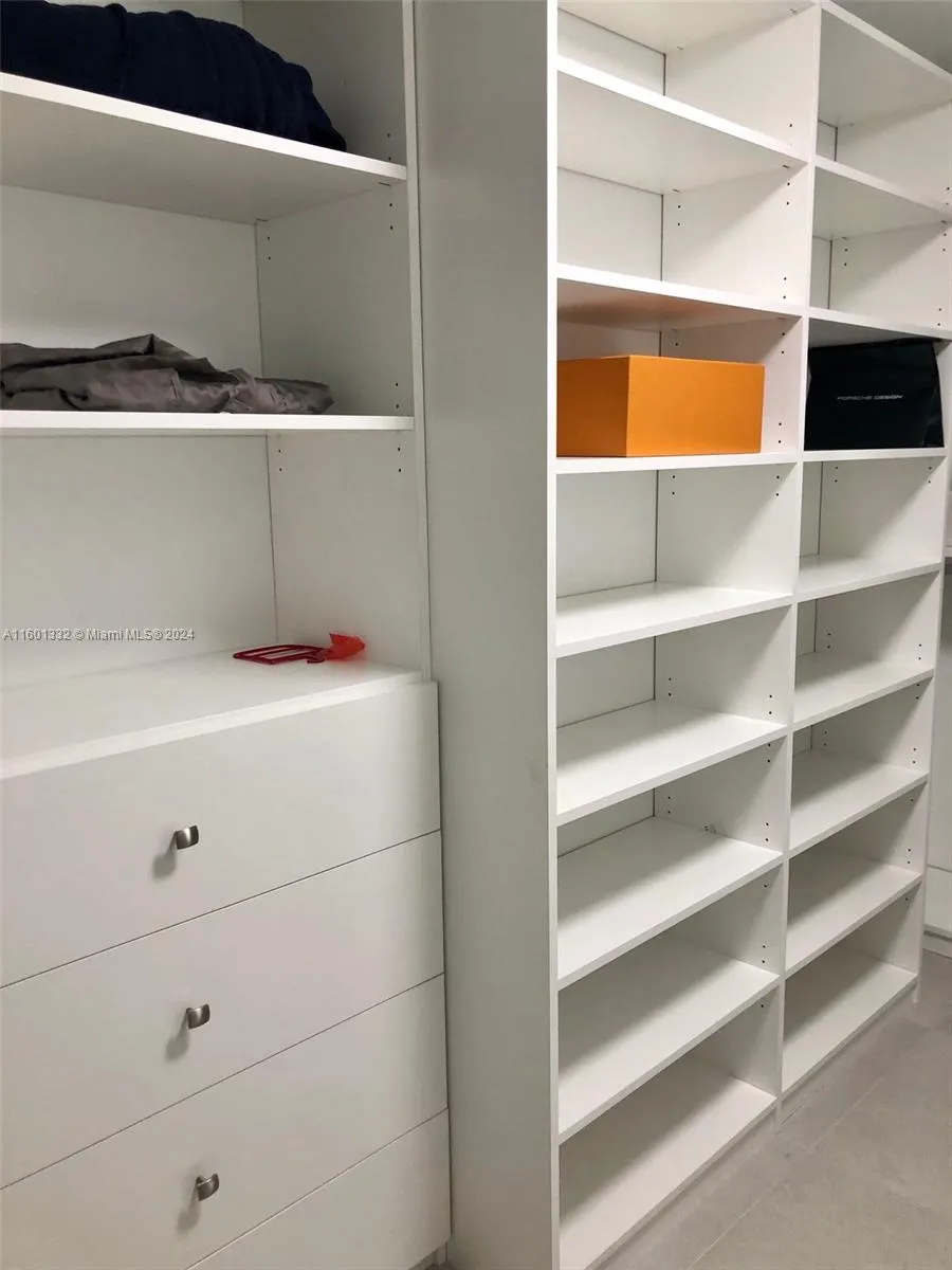 16385 Biscayne Blvd #2421 North Miami Beach, FL 33160