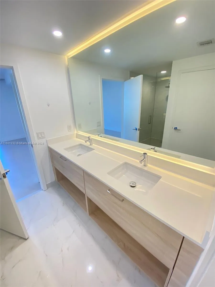 16385 Biscayne Blvd #2421 North Miami Beach, FL 33160