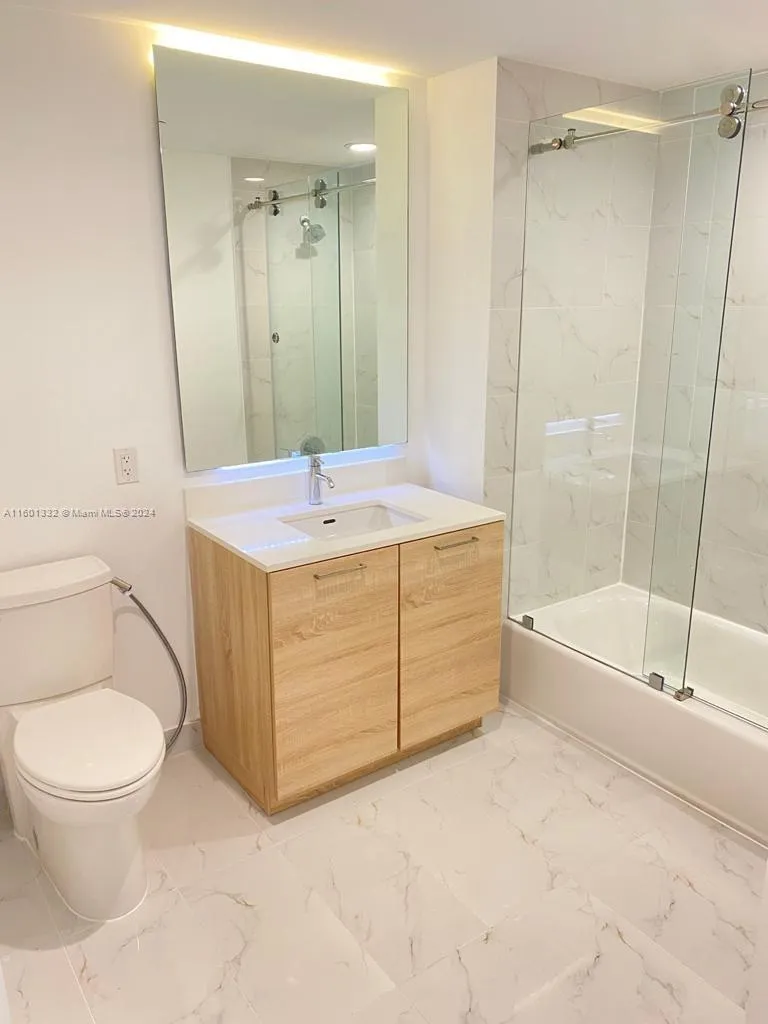16385 Biscayne Blvd #2421 North Miami Beach, FL 33160