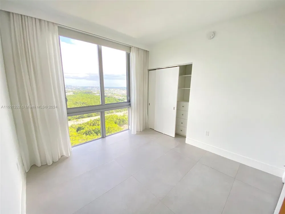 16385 Biscayne Blvd #2421 North Miami Beach, FL 33160