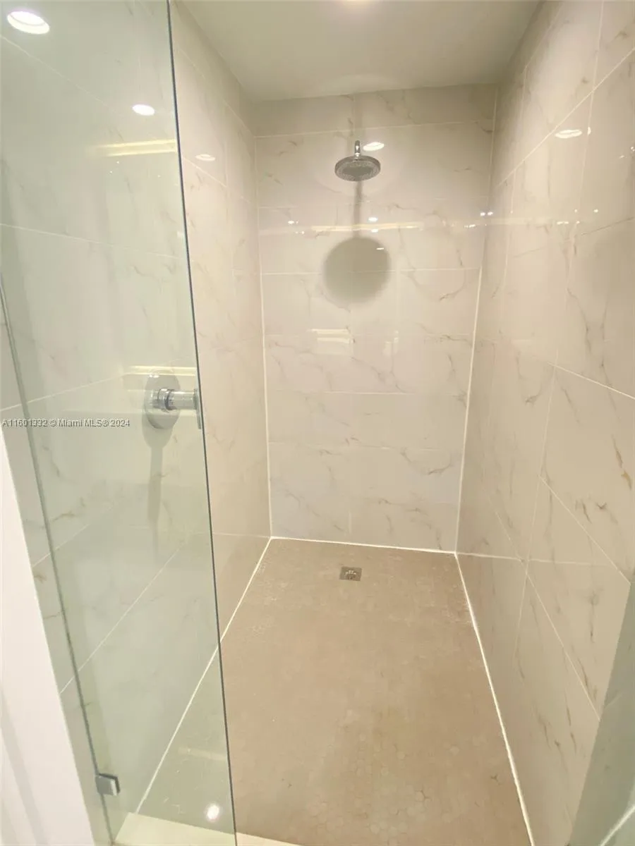 16385 Biscayne Blvd #2421 North Miami Beach, FL 33160