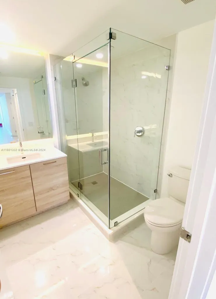 16385 Biscayne Blvd #2421 North Miami Beach, FL 33160