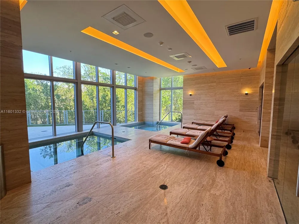 16385 Biscayne Blvd #2421 North Miami Beach, FL 33160