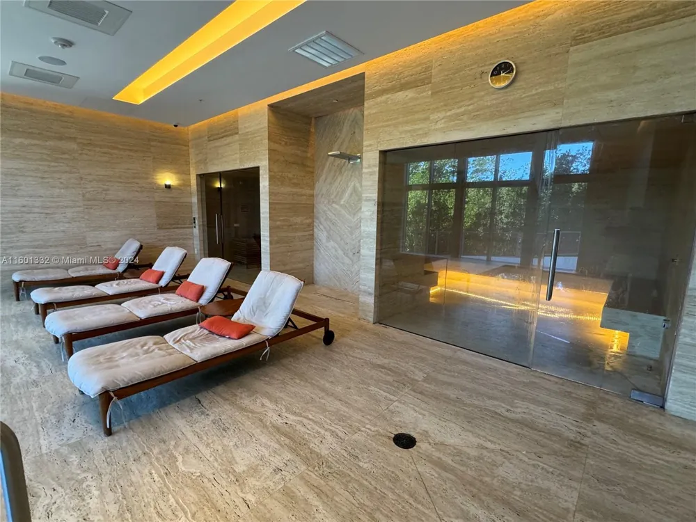 16385 Biscayne Blvd #2421 North Miami Beach, FL 33160
