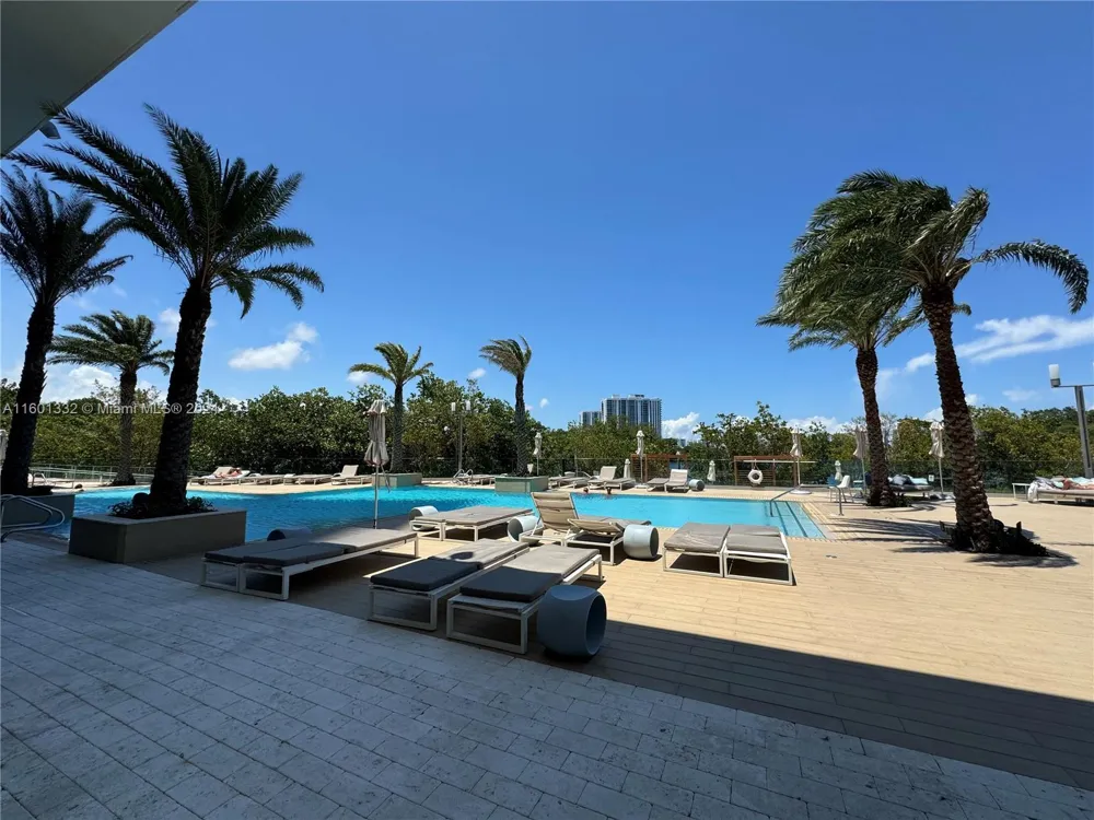 16385 Biscayne Blvd #2421 North Miami Beach, FL 33160