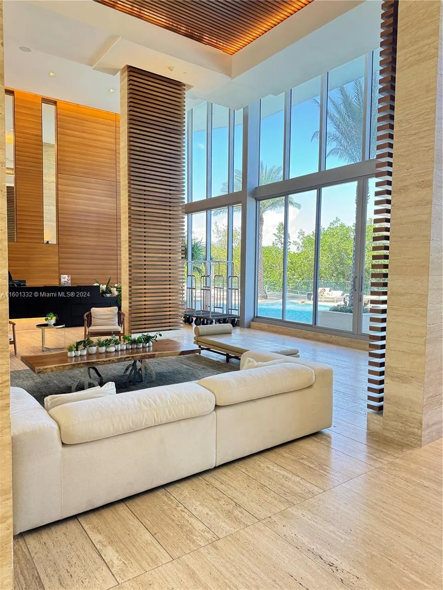 16385 Biscayne Blvd #2421 North Miami Beach, FL 33160