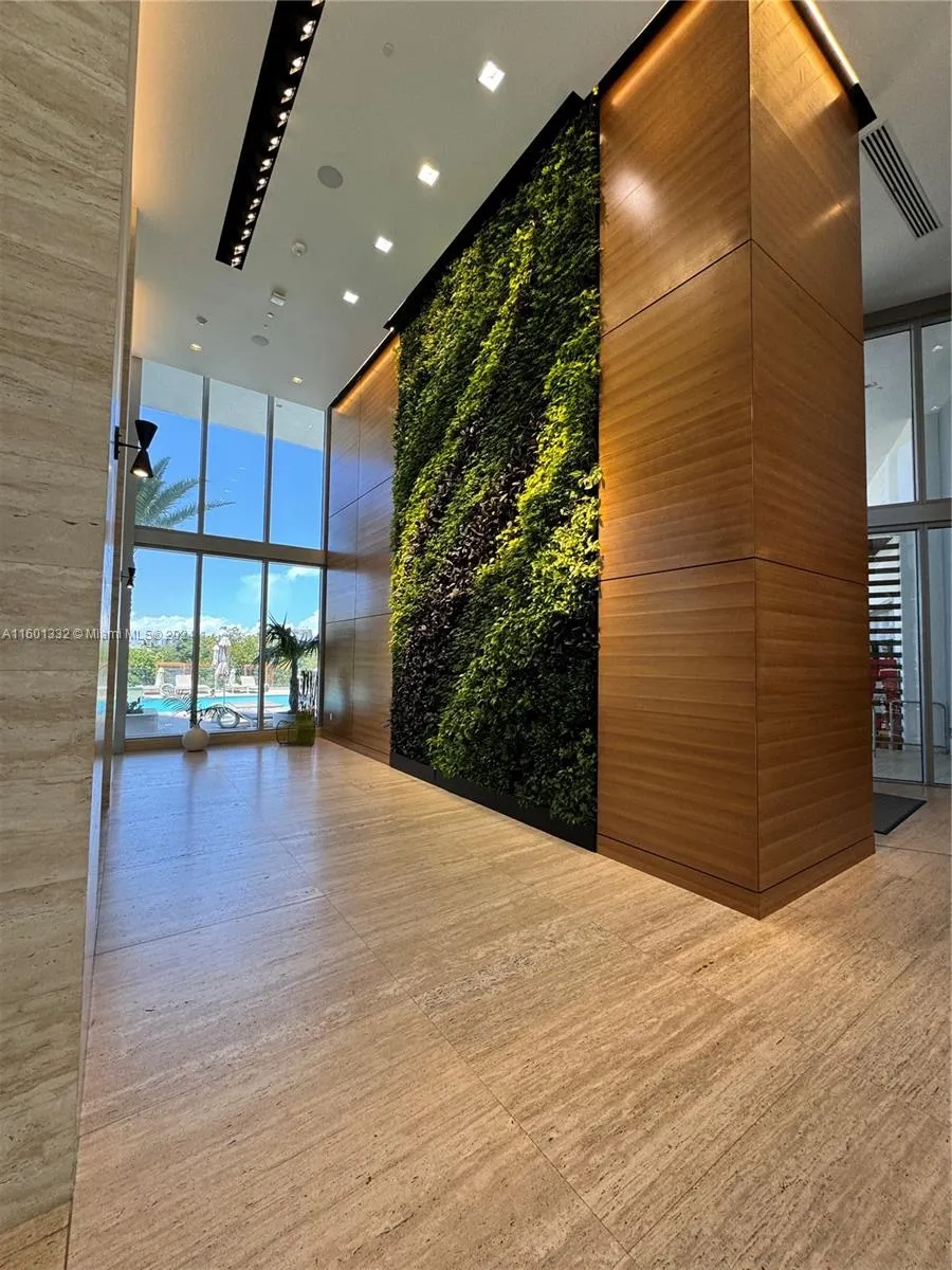 16385 Biscayne Blvd #2421 North Miami Beach, FL 33160