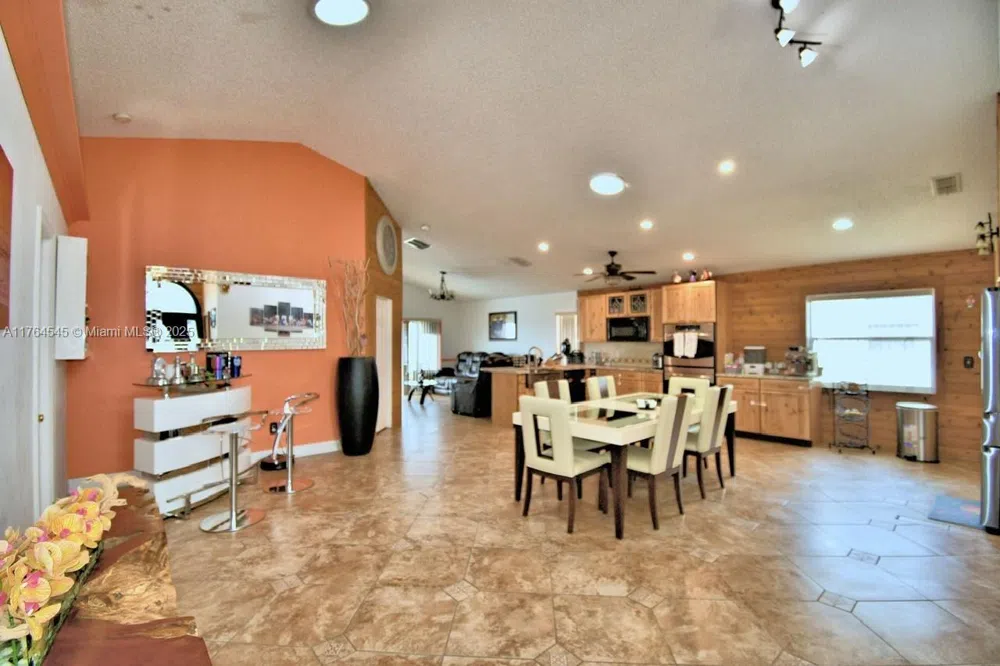 260 CHESHIRE WAY Davenport, FL 33897