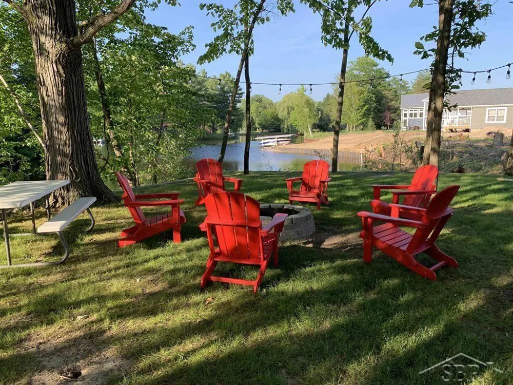 863 E Shoreline Drive Hope Township, MI 48628