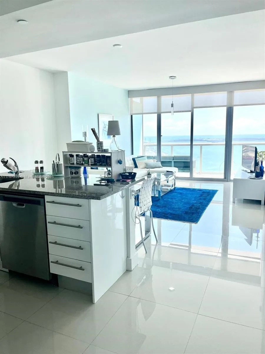 888 Biscayne Blvd #4306 Miami, FL 33132