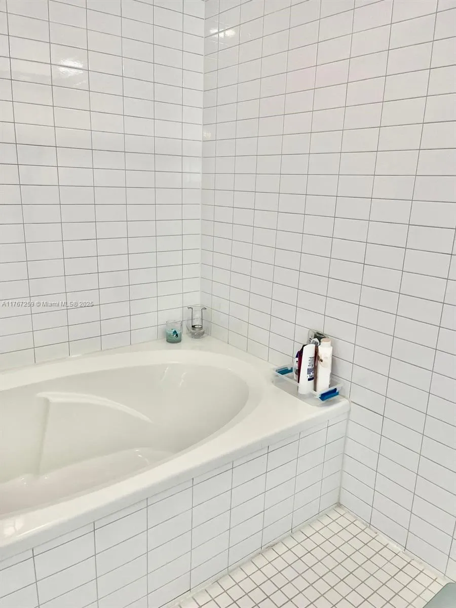 888 Biscayne Blvd #4306 Miami, FL 33132